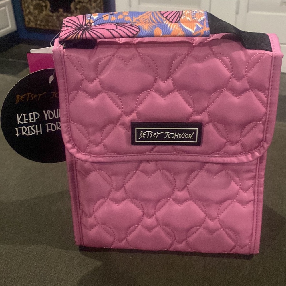 💗🆕BETSEY JOHNSON FLAP LUNCH TOTE🌸